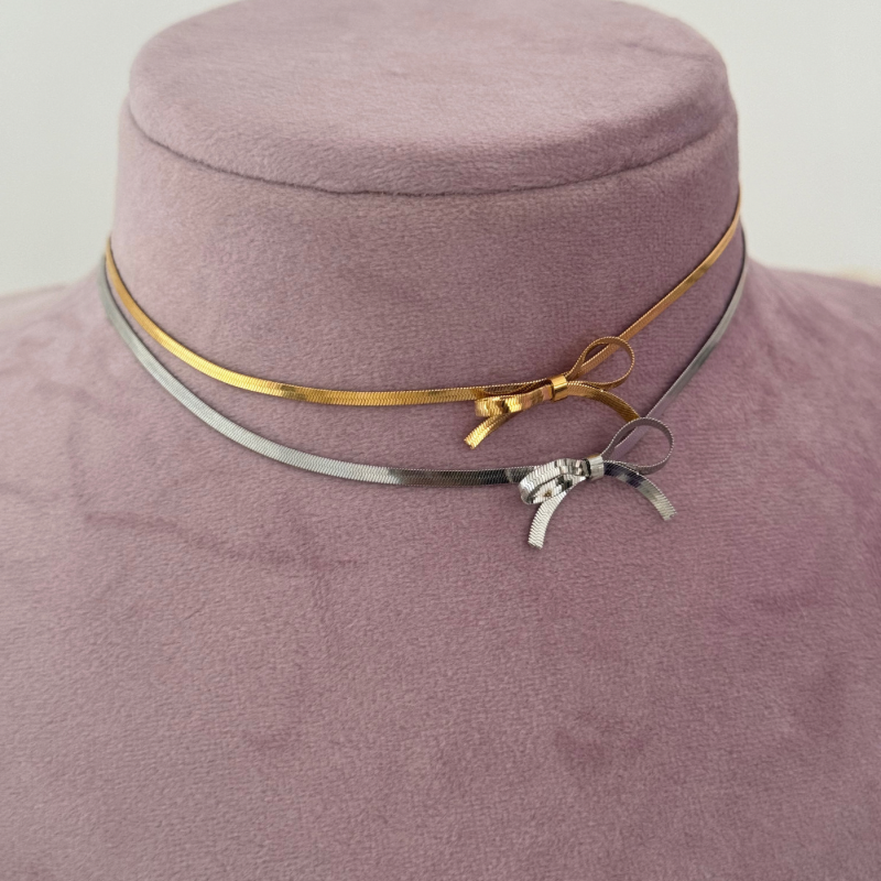 Ribbon necklace