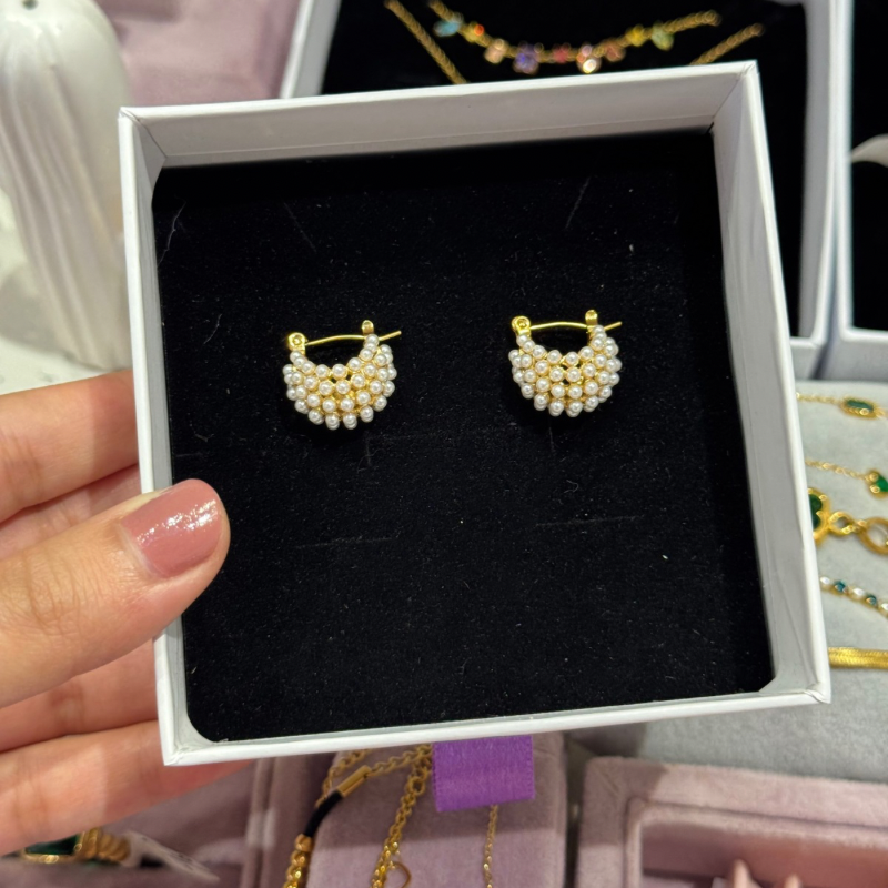 Basket pearl hoops