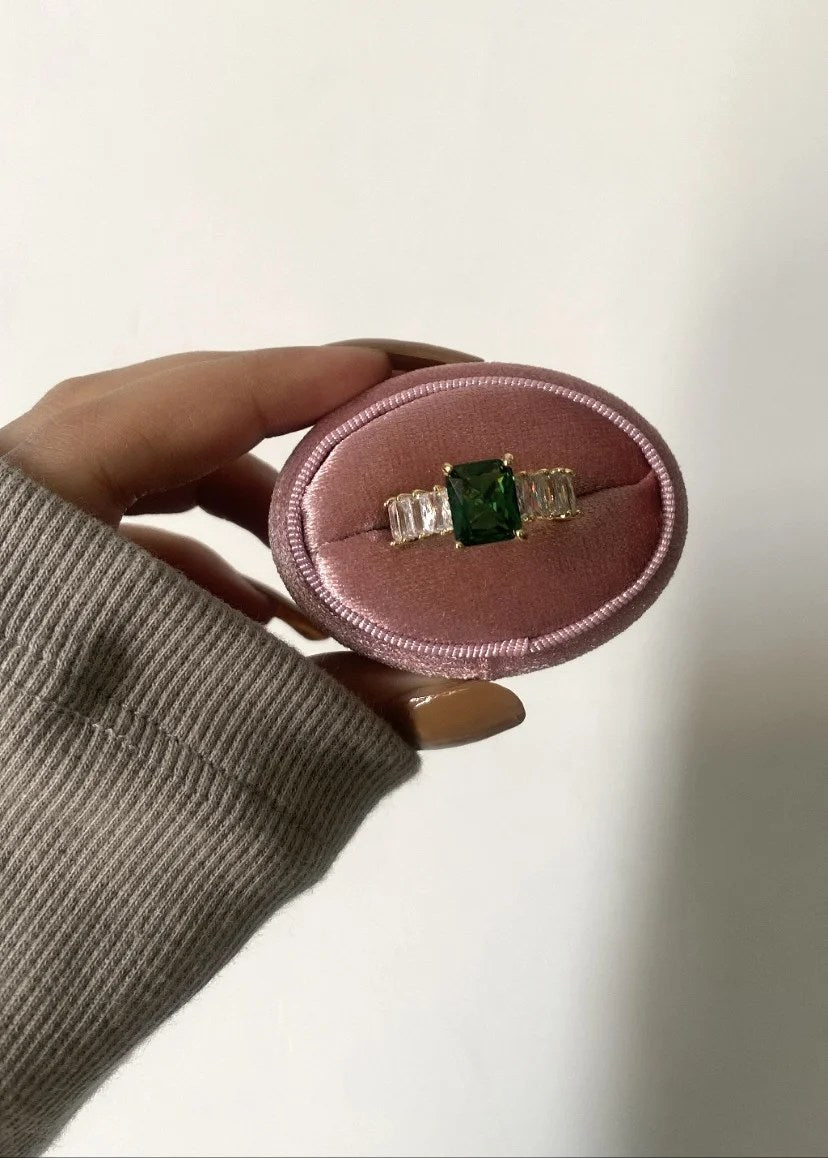 Silhouette ring
