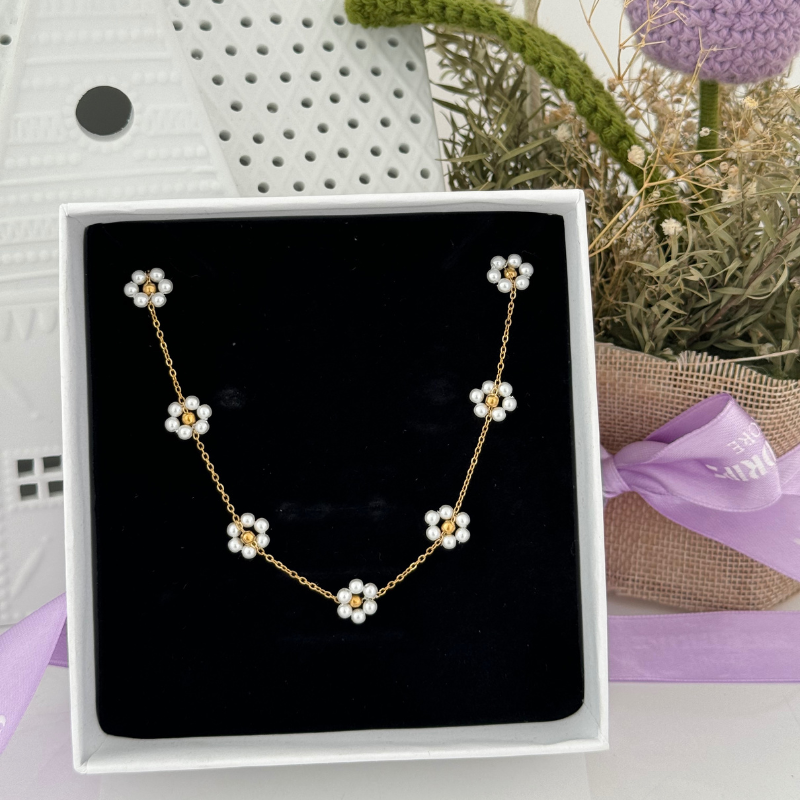 Maple bay necklace