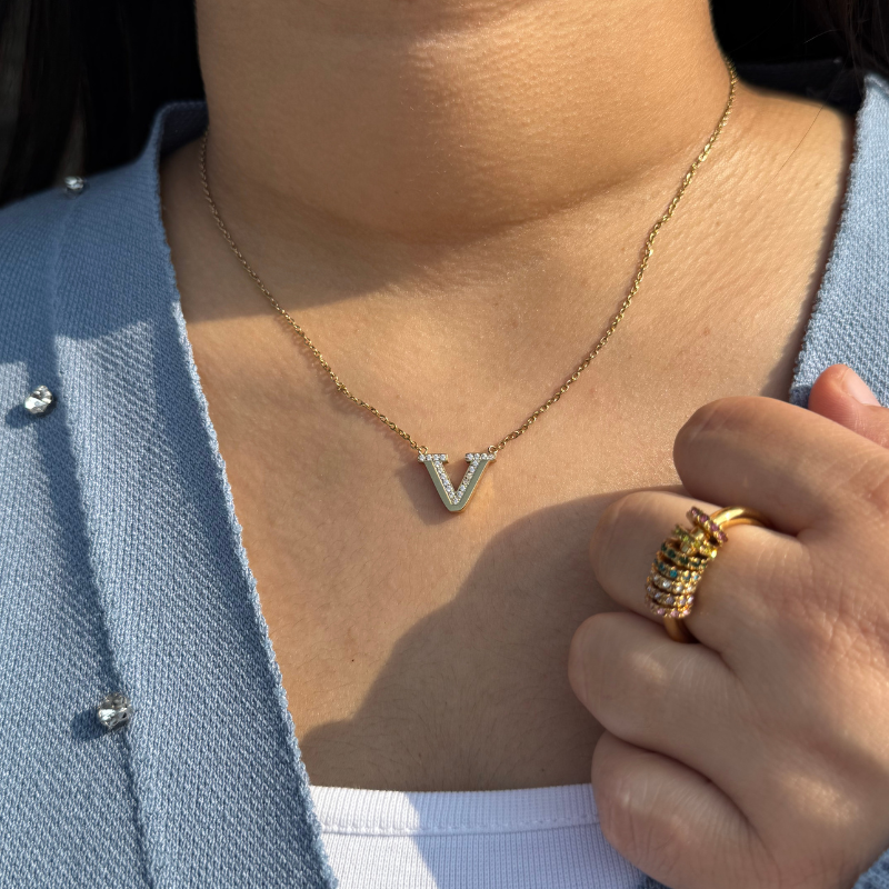 V versatile necklace