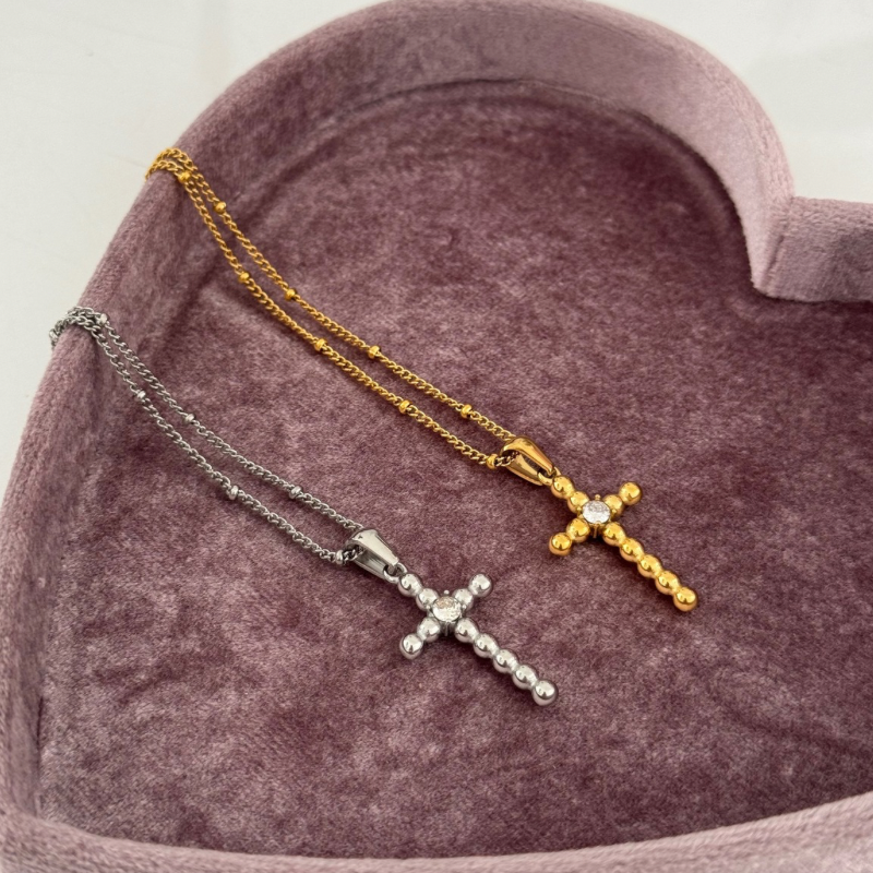 Fragile necklace