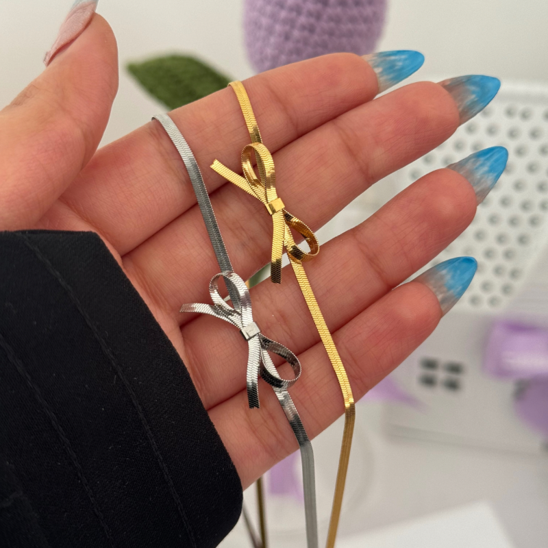 Ribbon necklace