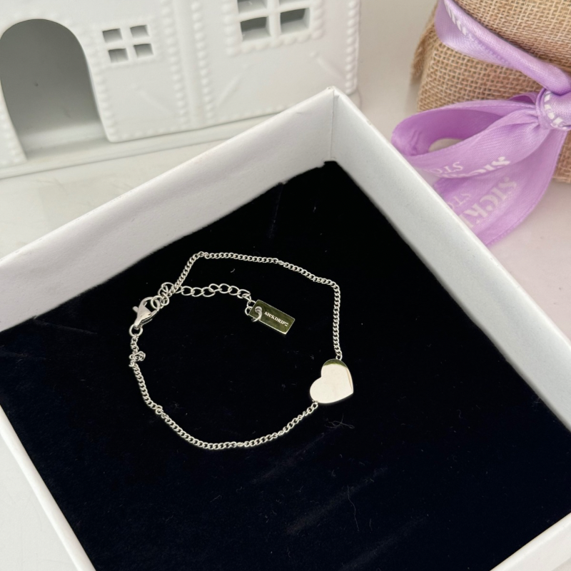 Engravable Heart bracelet