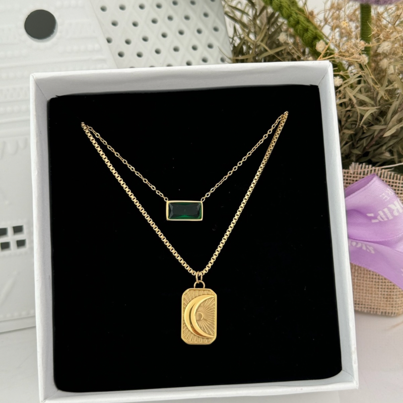 Mejuri necklace