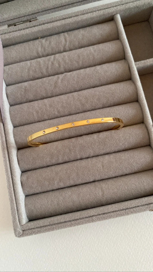 Sunburn cuff bracelet