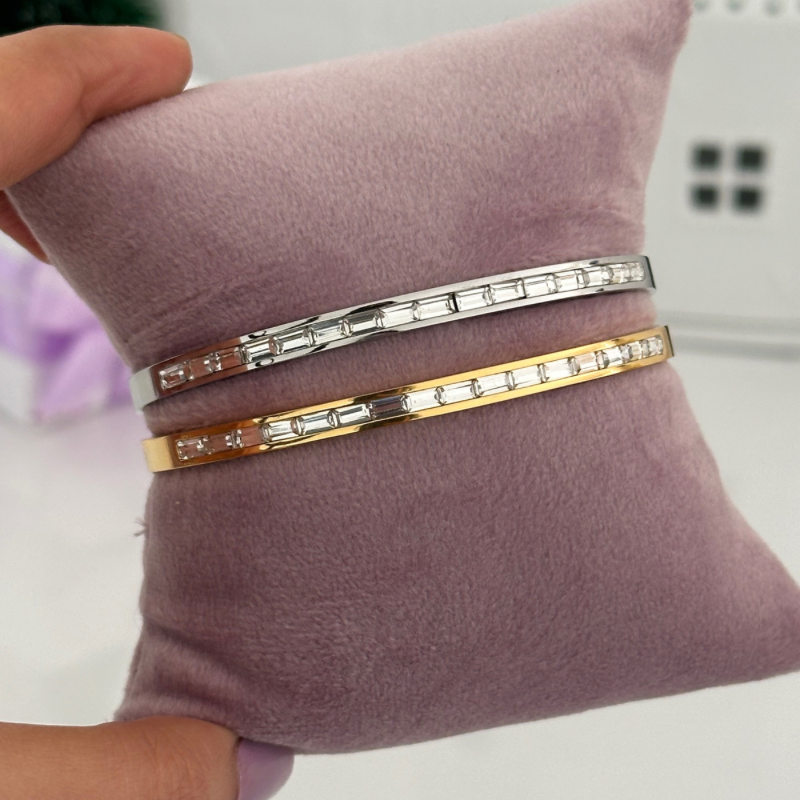 Seeker bracelet