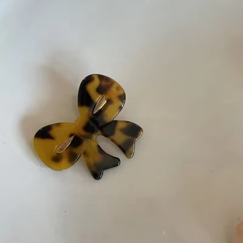 Resin bow clip