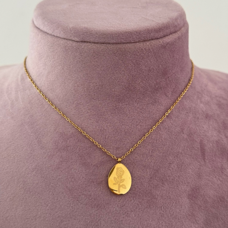 Rosette necklace