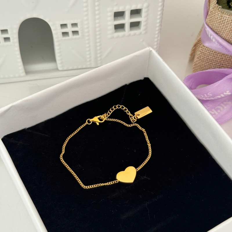 Engravable Heart bracelet