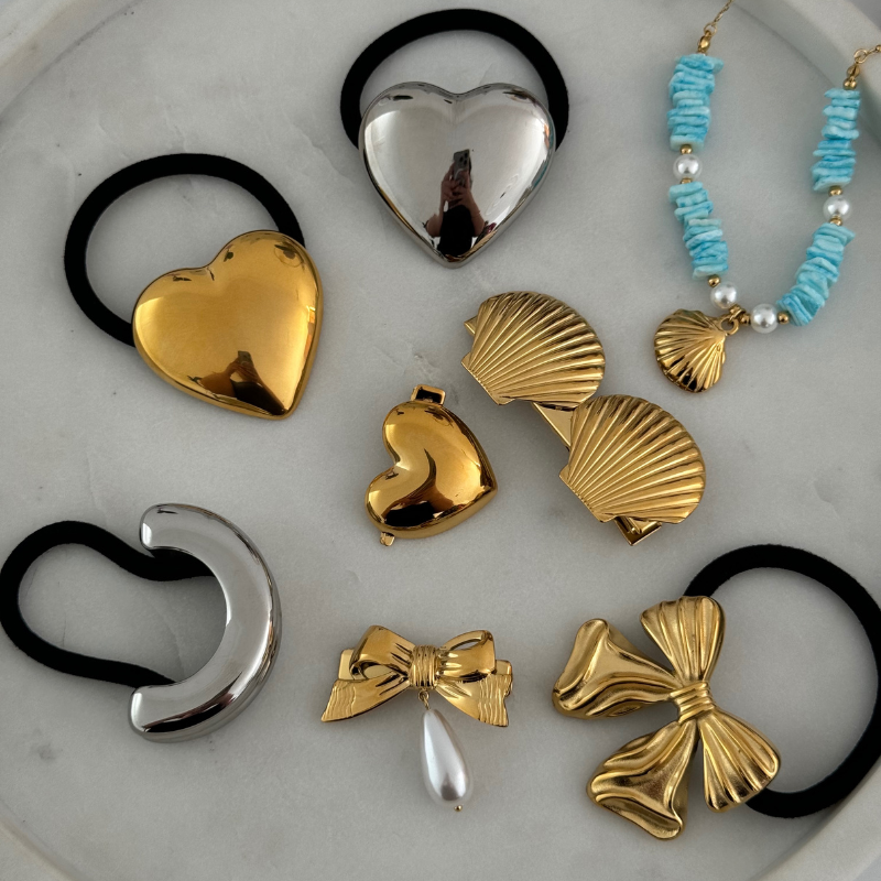 Coquette hair clip