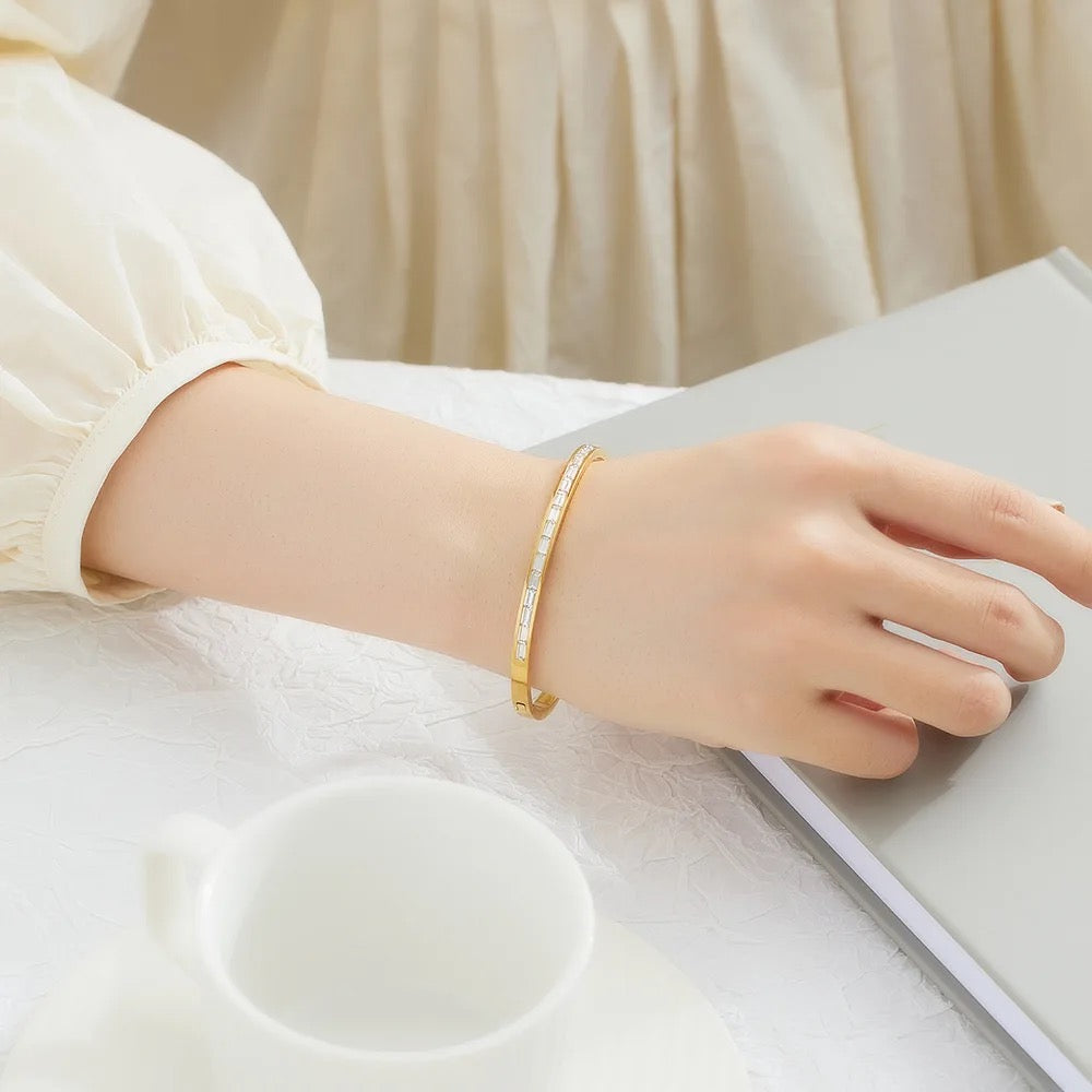 Seeker bracelet