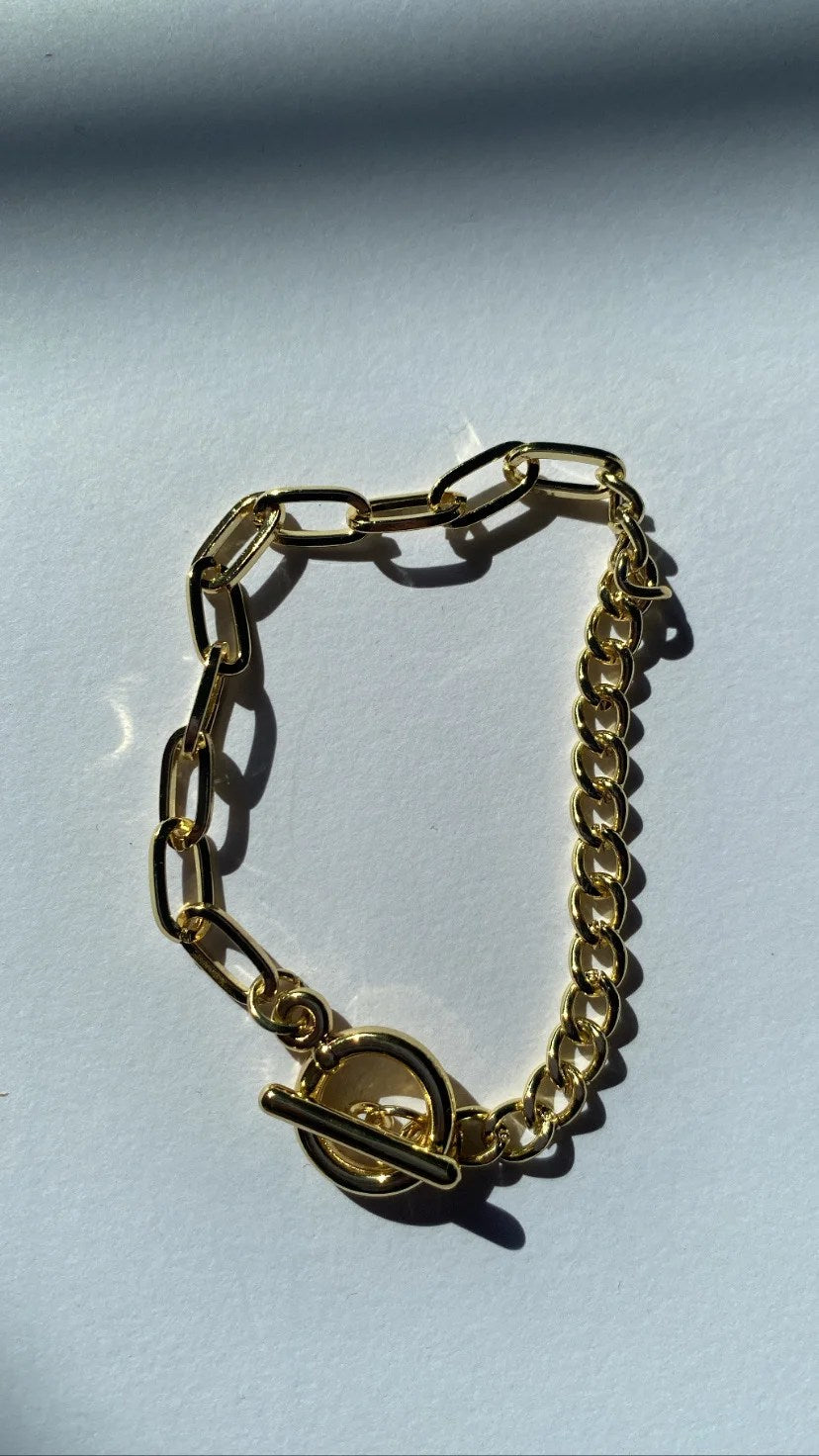 TOGGLE LOCK BRACELET