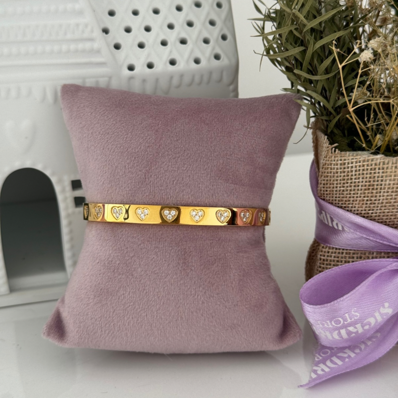 Golden heart bracelet