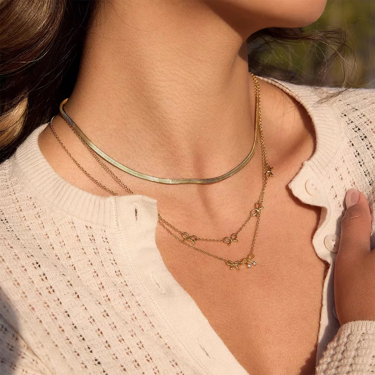 Divine bow necklace
