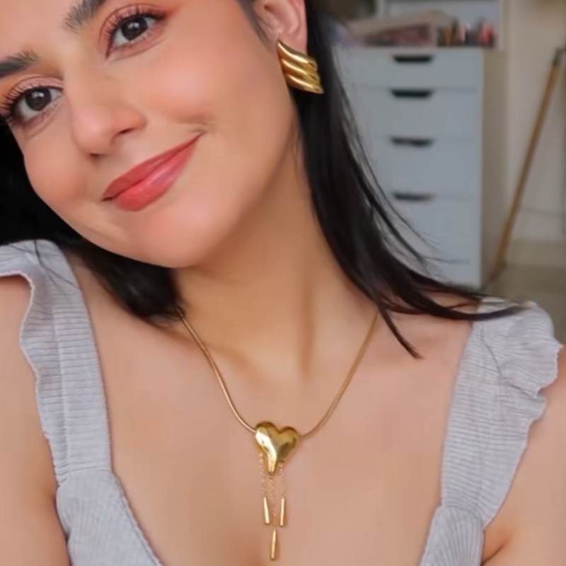 Drippy heart necklace