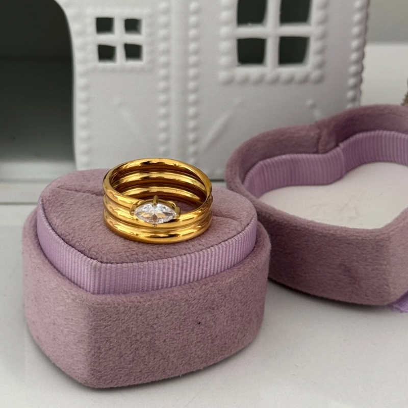 Diamond spiral ring