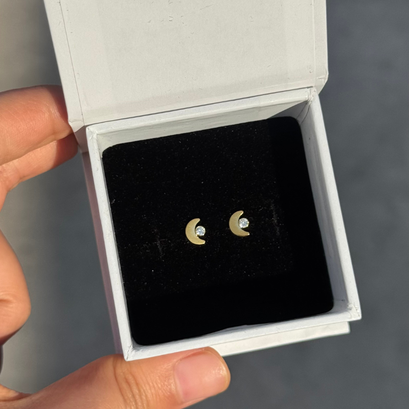 Moon helix stud