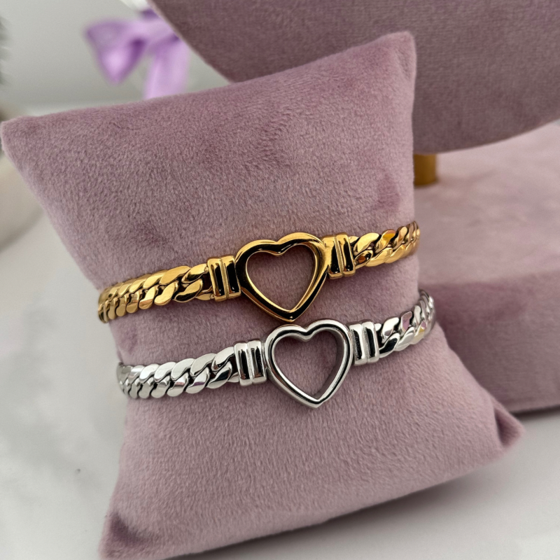 Hollow heart bracelet