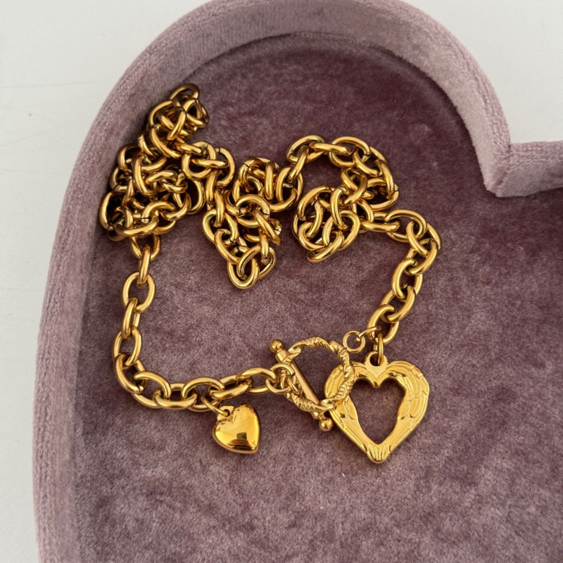 Cloud-like necklace