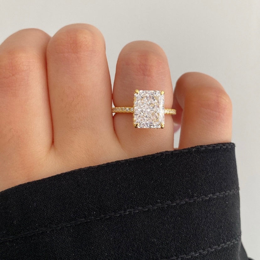 Champagne toast ring