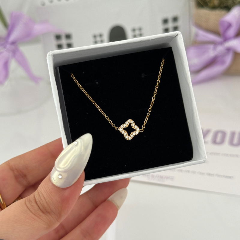 Clovia necklace