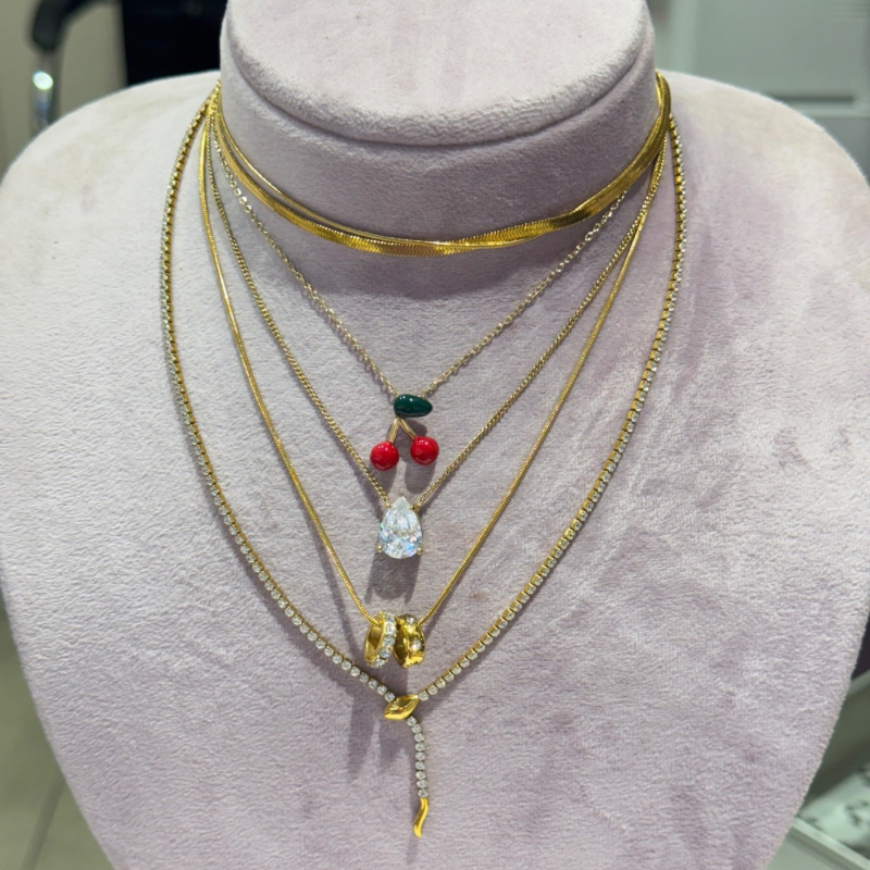 Rings & roses necklace