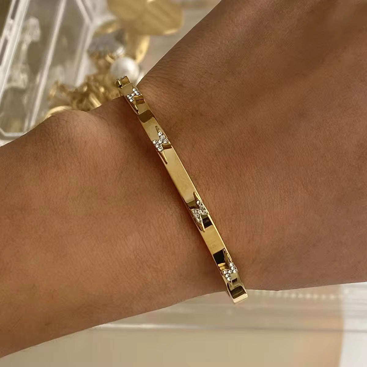 Thunder flash bracelet