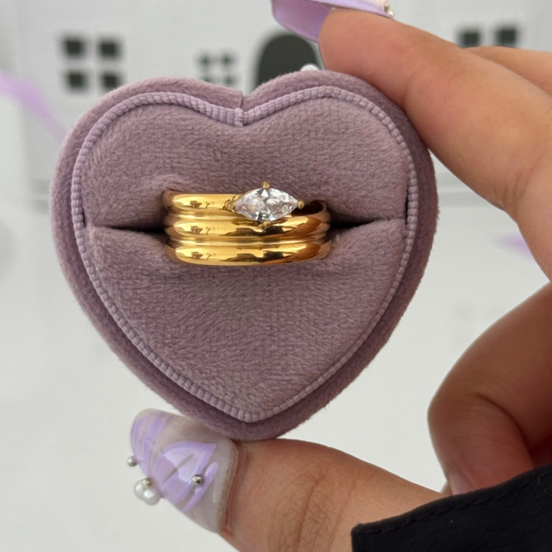 Diamond spiral ring