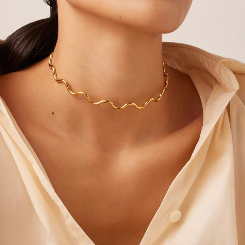 Wavy choker