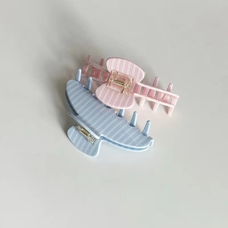 Stripes claw clip