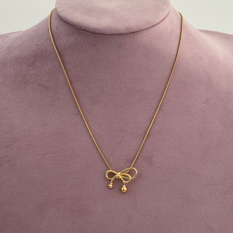 Bow necklace