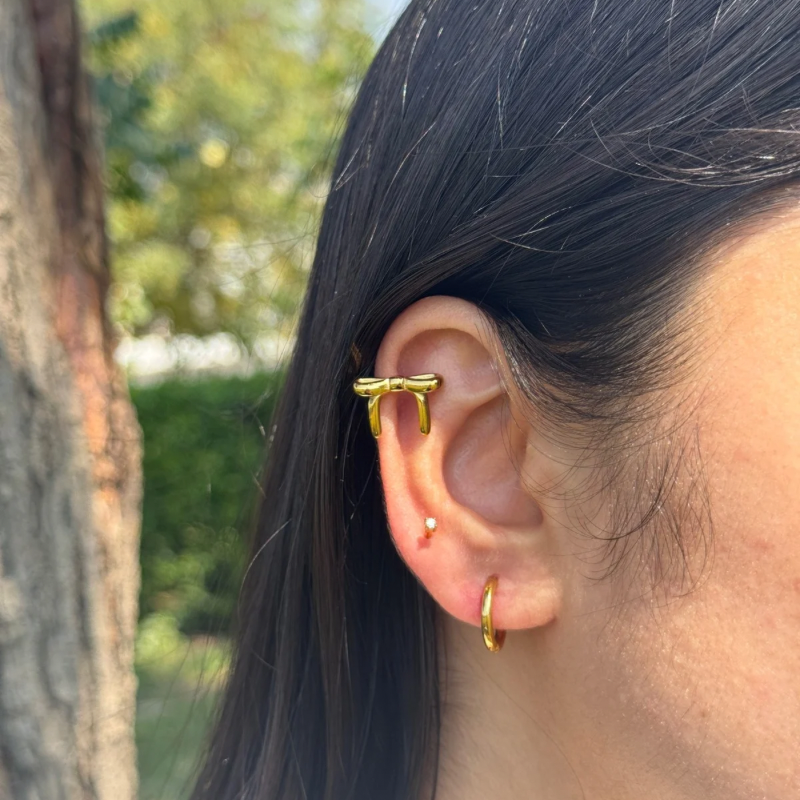 Bow earcuffs