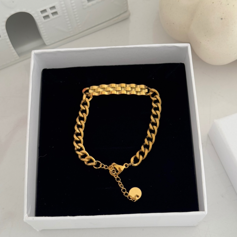 Moonlit bracelet