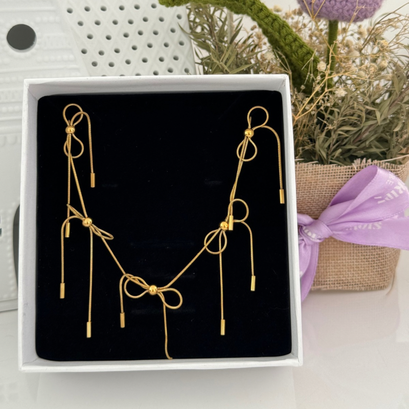 Constance bow necklace