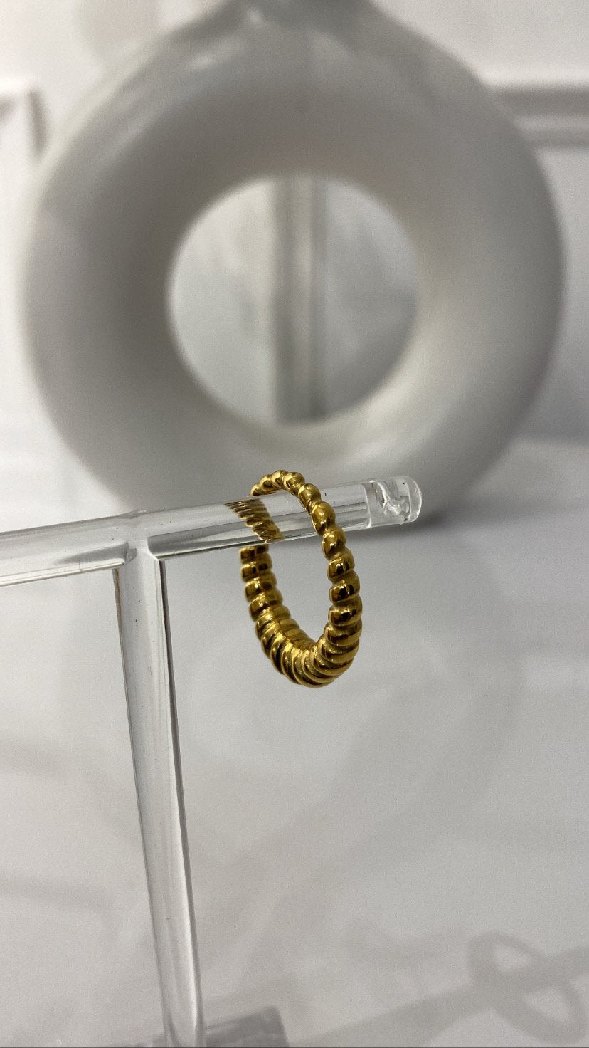 Twist croissant ring