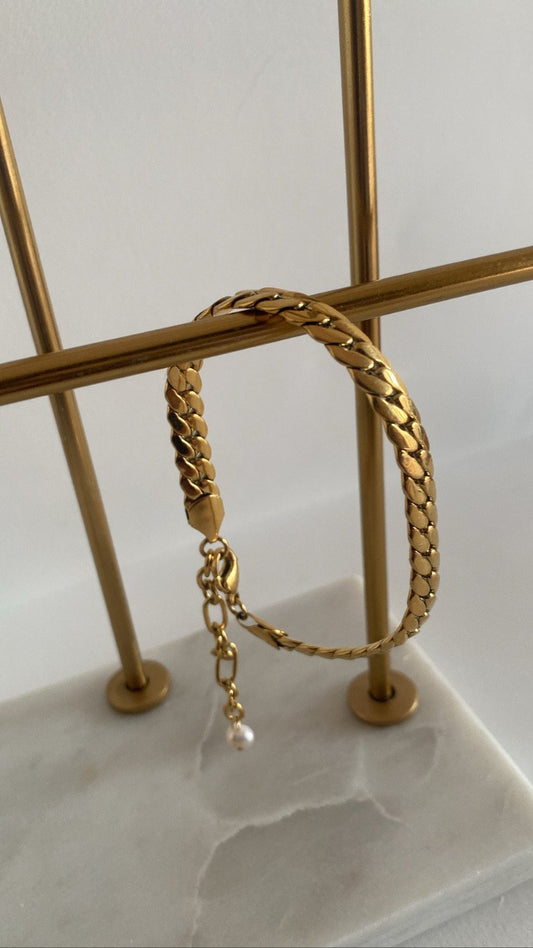 Curb bracelet