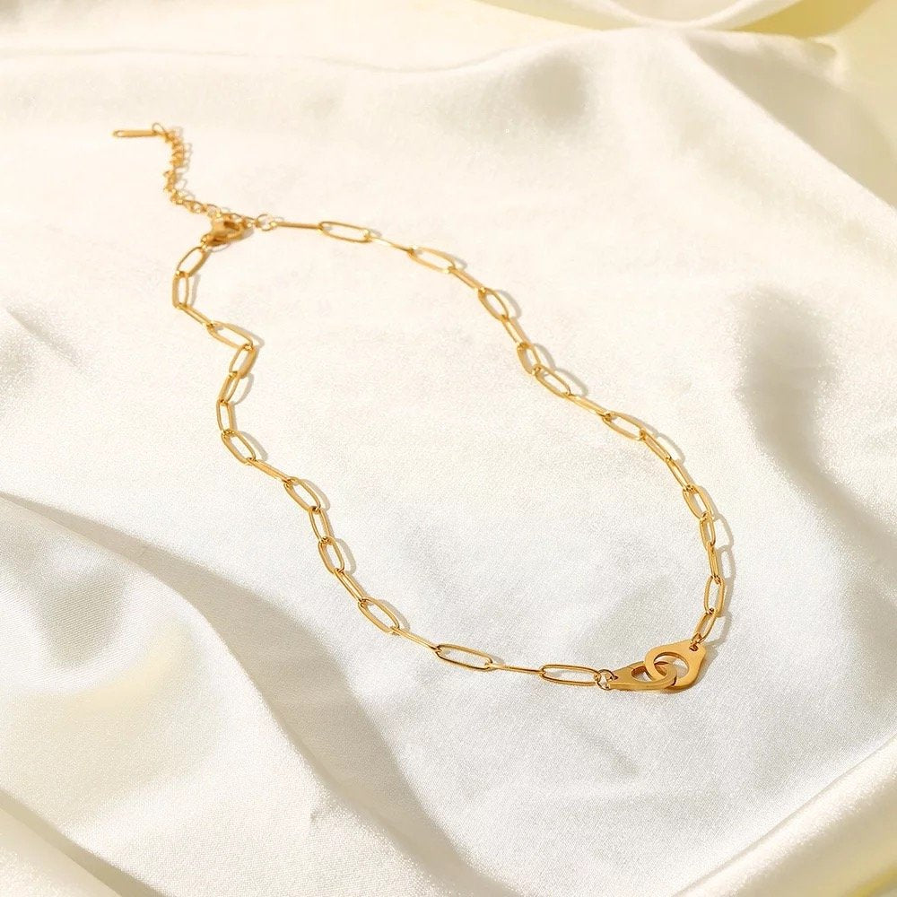 Cuff me necklace