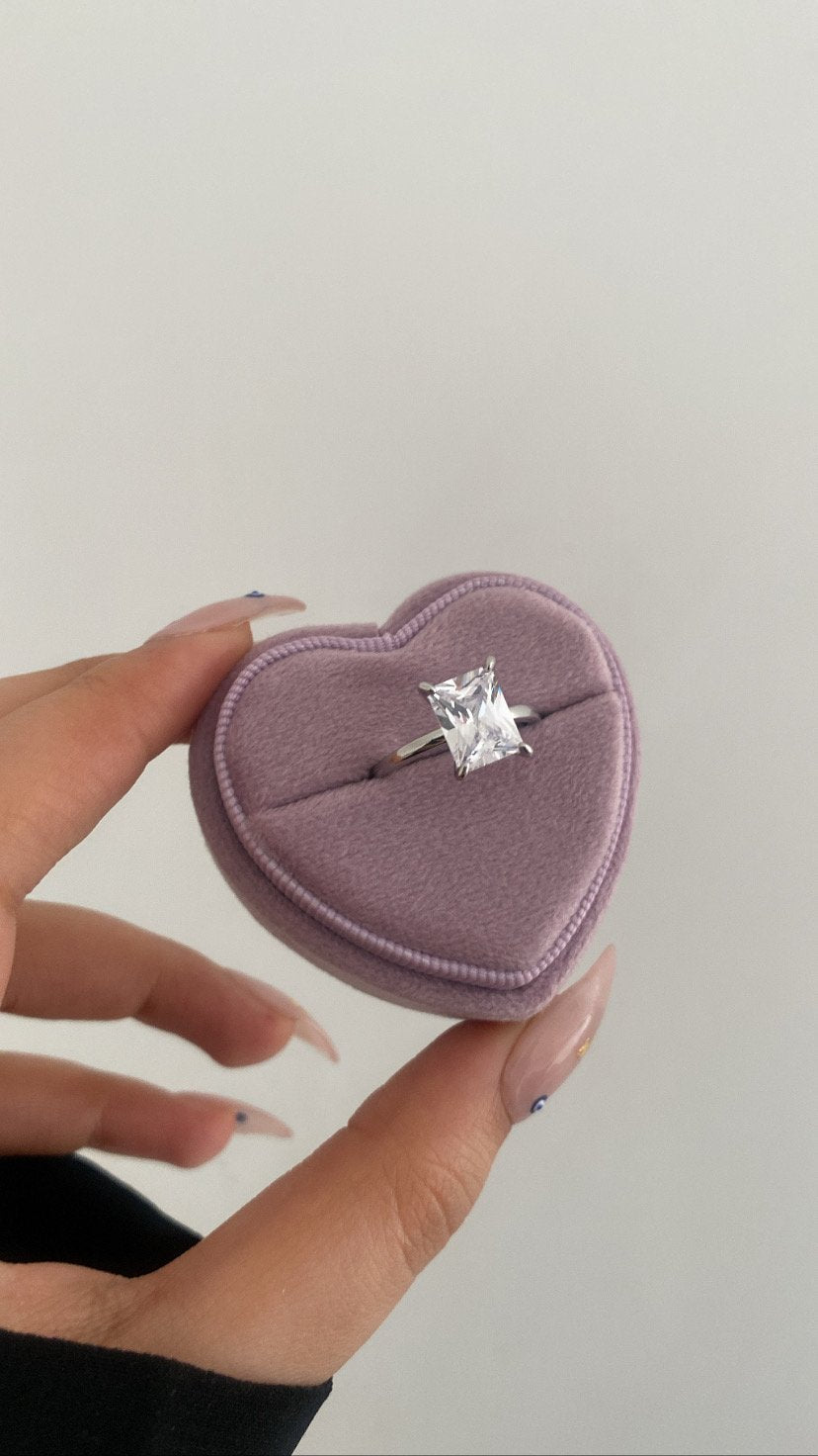 Tribute ring
