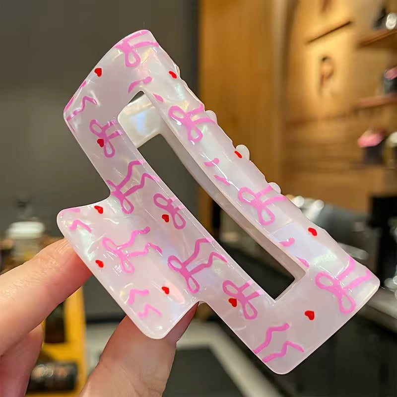 Blush bloom claw clip