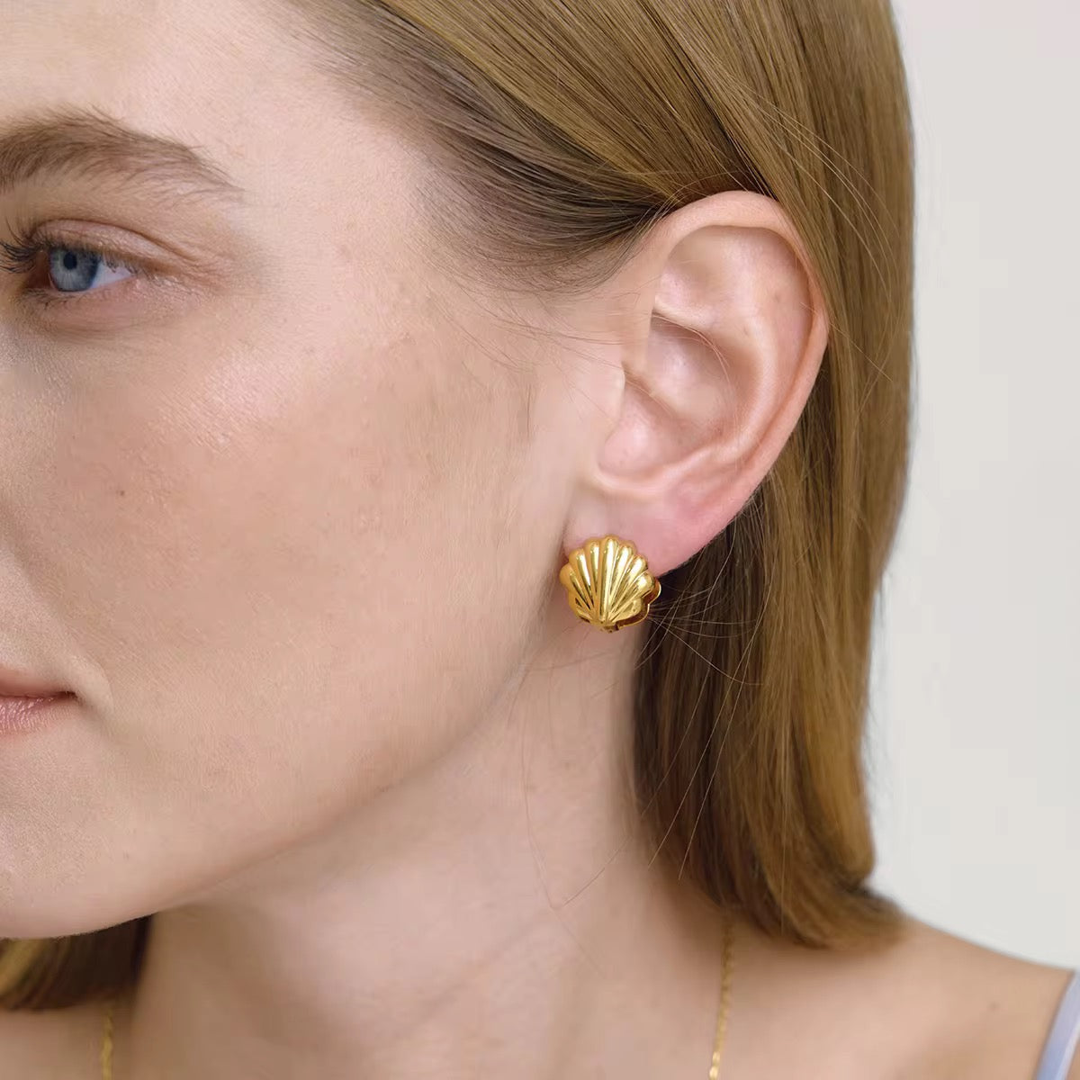 Shell hugging earrings