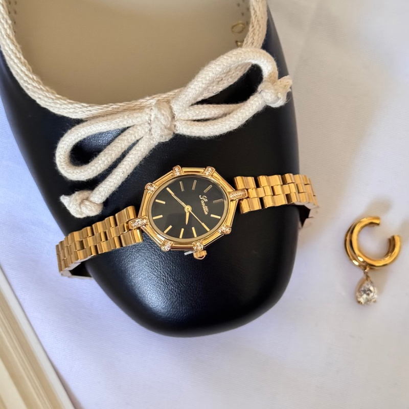 Lady lily black dial watch