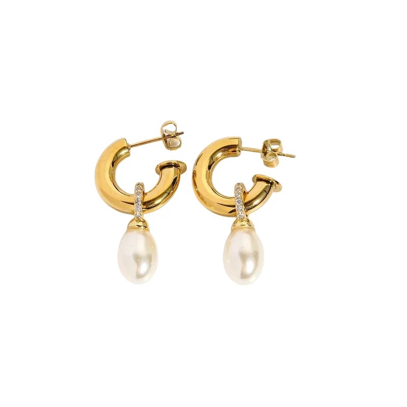 Pearly queen earrings