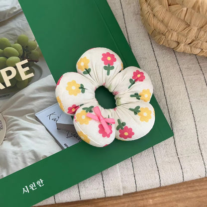 Mini Daisy scrunchie