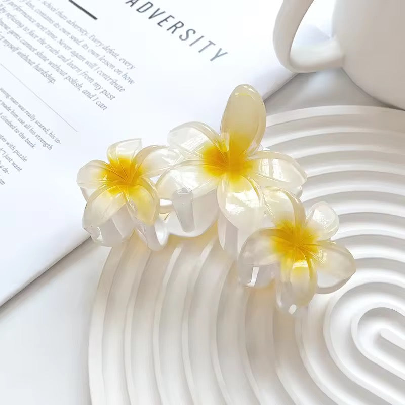 Trio flower clawclip