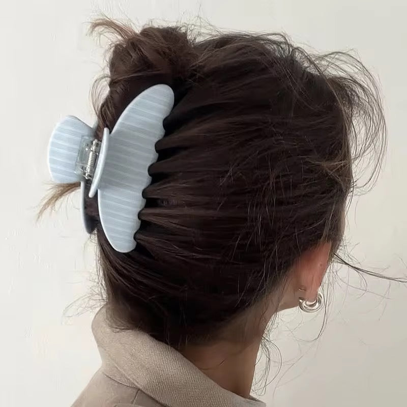 Stripes claw clip