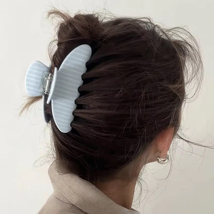 Stripes claw clip