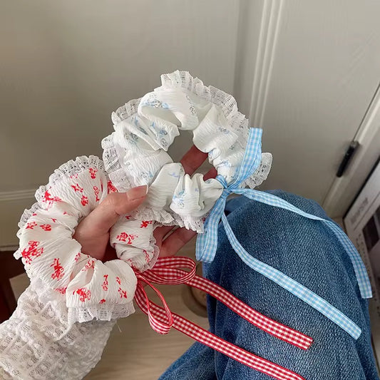 Snow white scrunchie