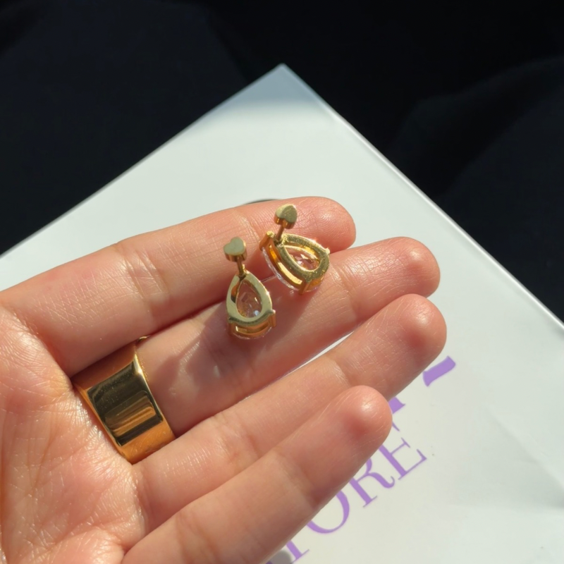 Heart flatback studs