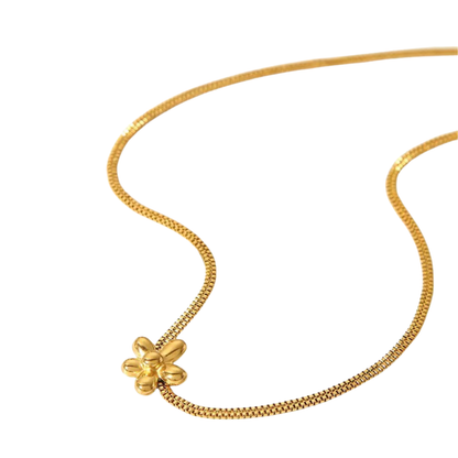 Daisy flower necklace